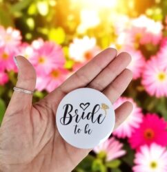 Χειροποίητη Κονκάρδα Bride to Be 58mm – Ιδανική για Bachelorette Party