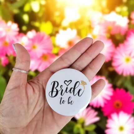 Χειροποίητη Κονκάρδα Bride to Be 58mm – Ιδανική για Bachelorette Party