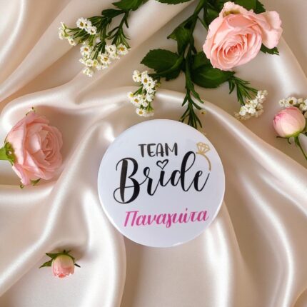 Χειροποίητη Κονκάρδα Team Bride με Όνομα 58mm – Ιδανική για Bachelorette Party