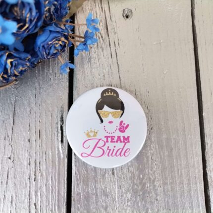 Χειροποίητη Κονκάρδα Team Bride Cool 58mm – Funny Design για Bachelorette