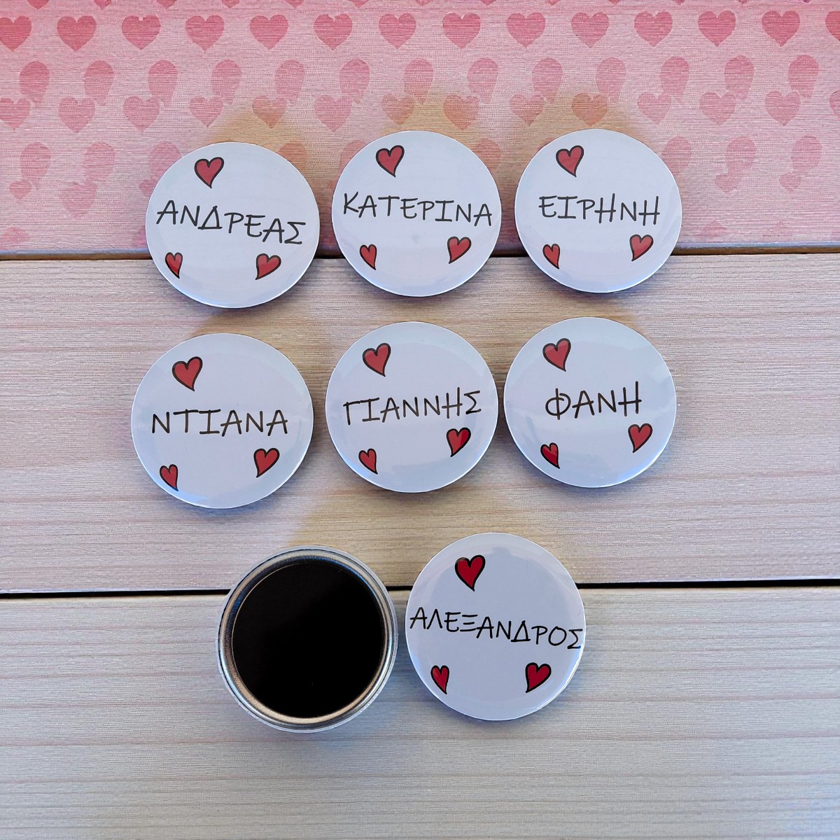 Χειροποίητο Προσωποποιημένο Μαγνητάκι Ψυγείου με Όνομα & Καρδιές Χειροποίητο Προσωποποιημένο Μαγνητάκι Ψυγείου με Όνομα & Καρδιές